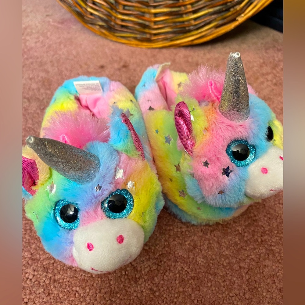 Rainbow Unicorn Slippers pre-owned size 7/8